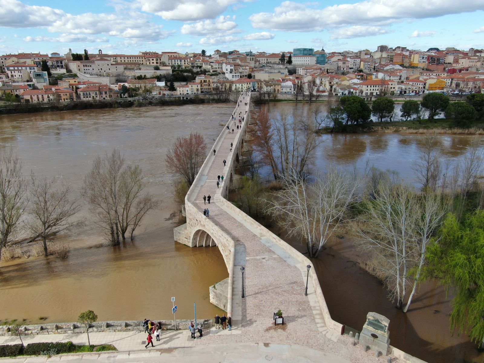 Imágenes aéreas Puente de Piedra