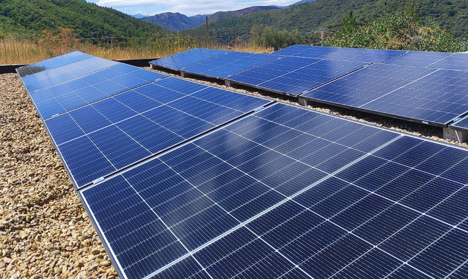 Placas solares en San Esteban de la Sierra