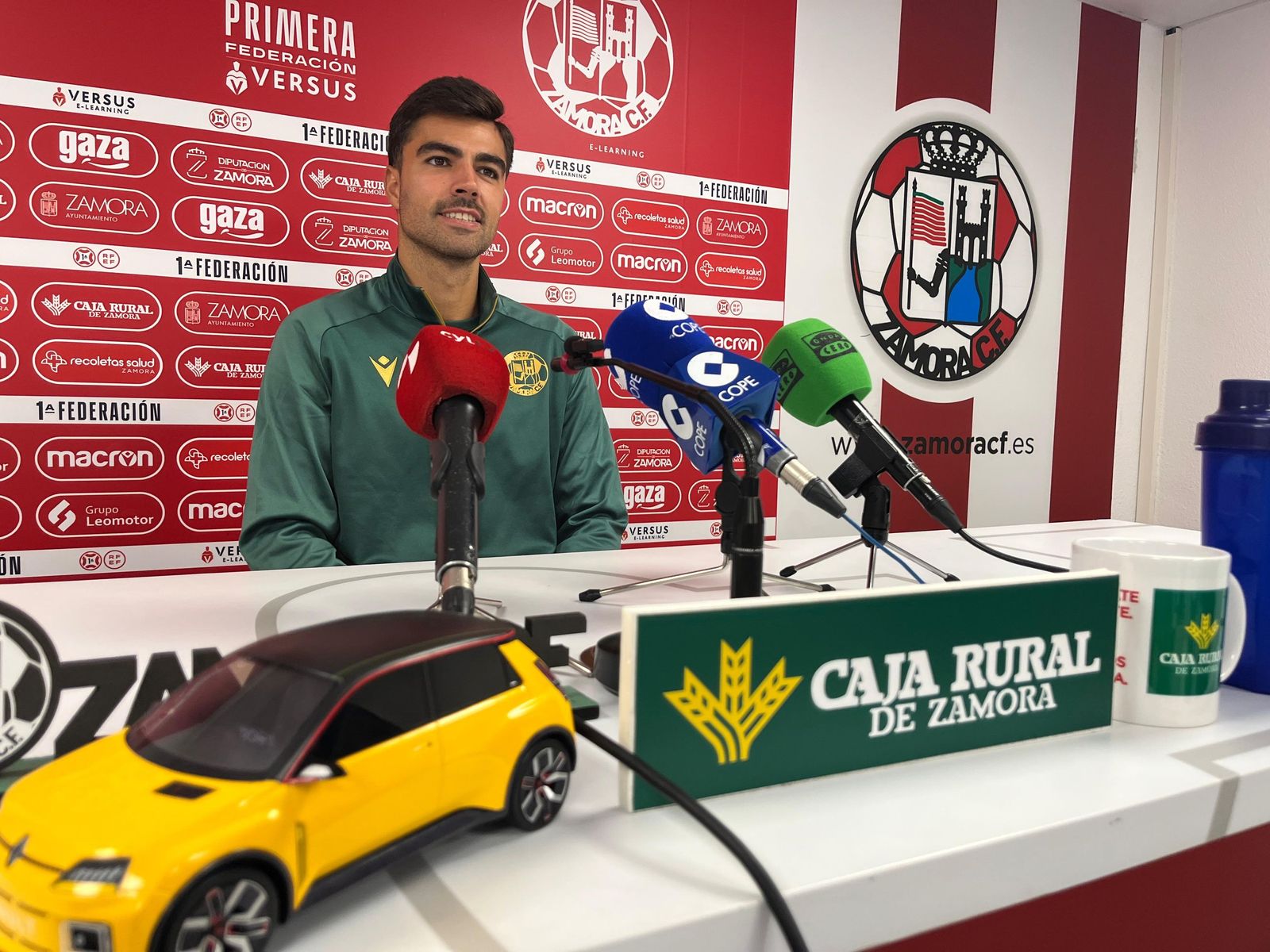Erik Ruiz en rueda de prensa