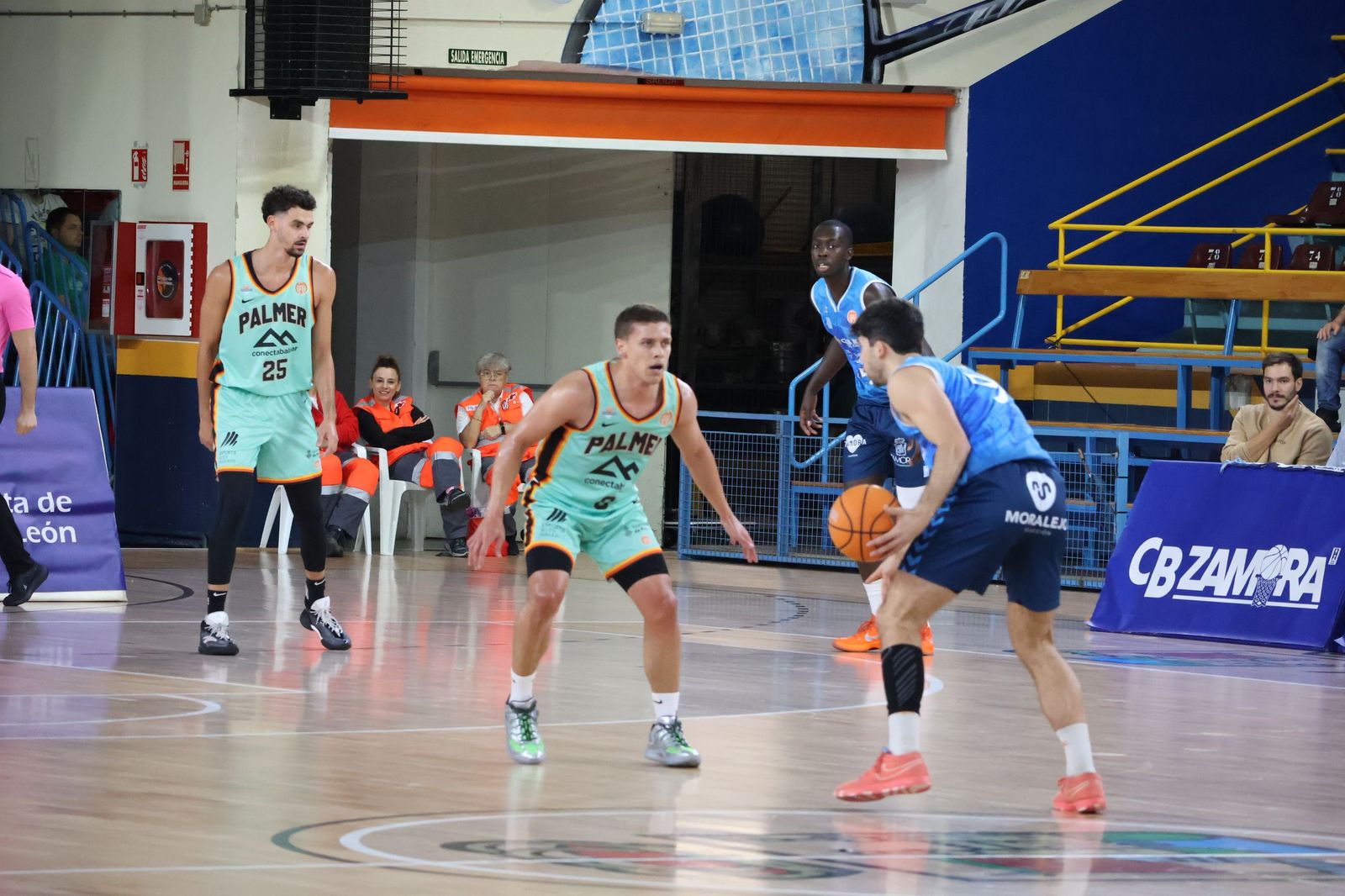 GALERÍA | El CB Zamora recibe en el Ángel Nieto al Basket Mallorca Palma en busca de la victoria