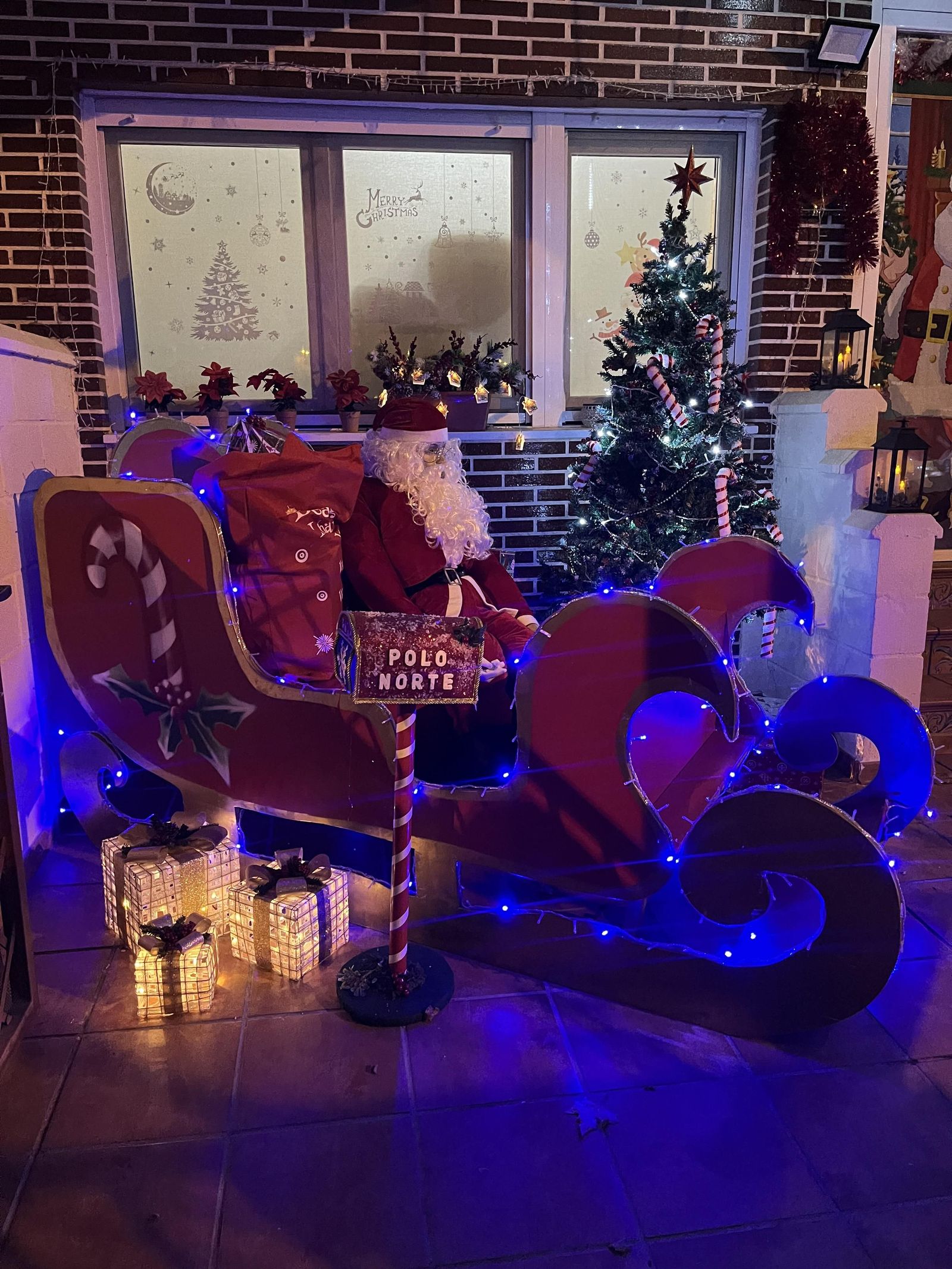 c-g-a-decoracion-navidena-situada-en-una-vivienda-de-villares-de-la-reina-3