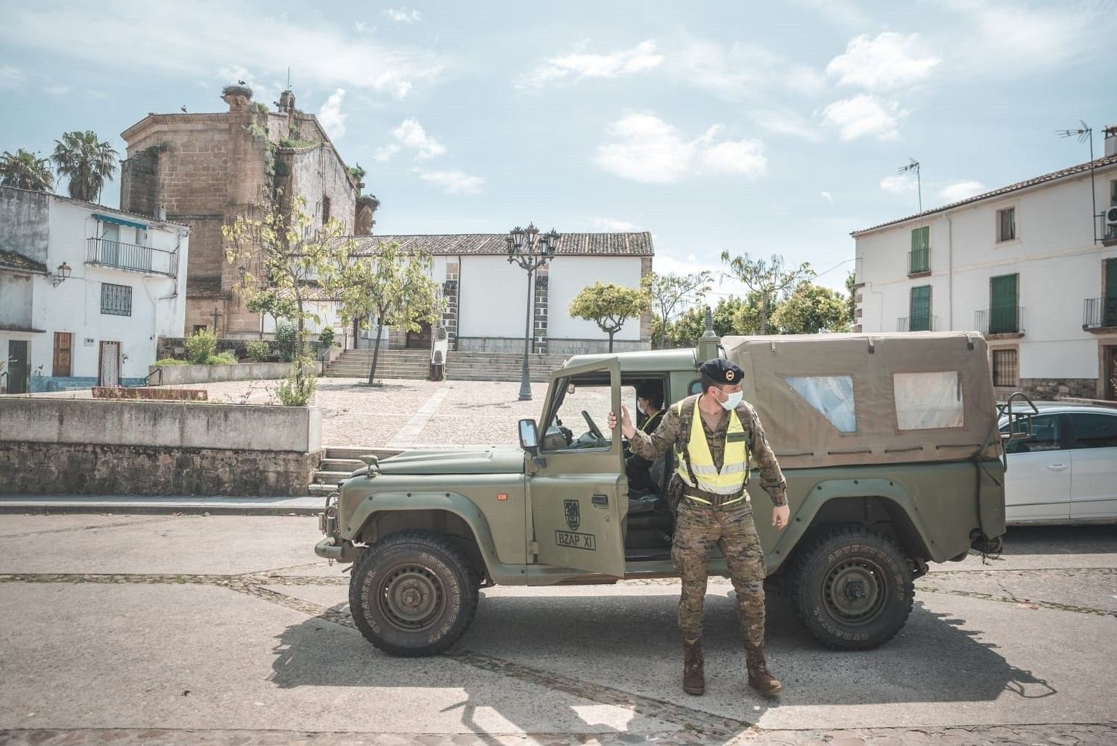 Un militar de la Brigada Extremadura XI durante la operación Balmis.