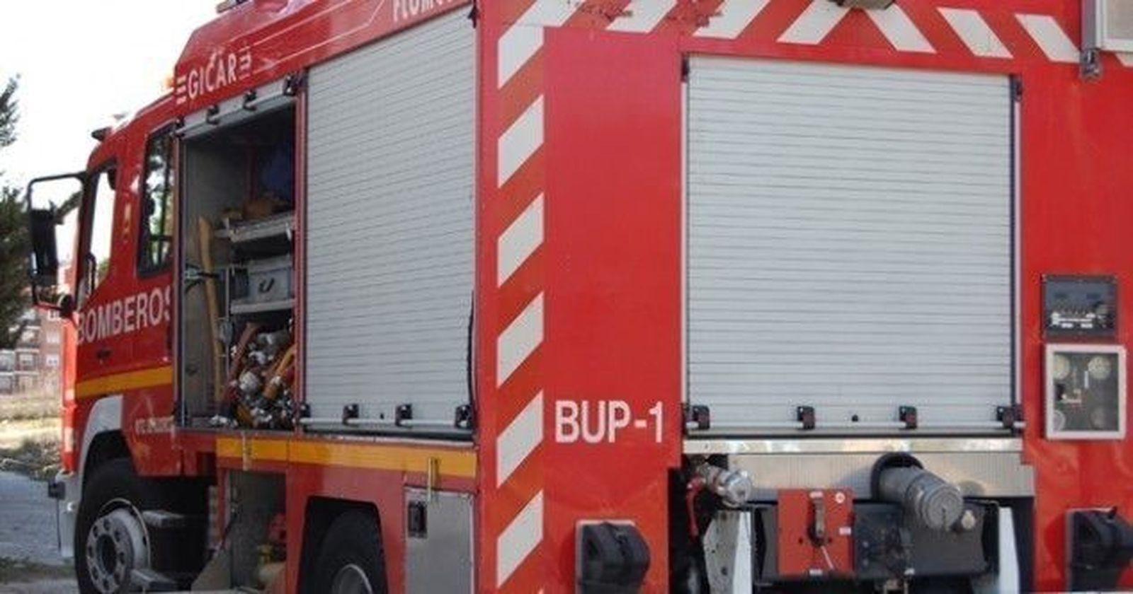 Incendio en una nave de carpintería en Pedrosillo el Ralo