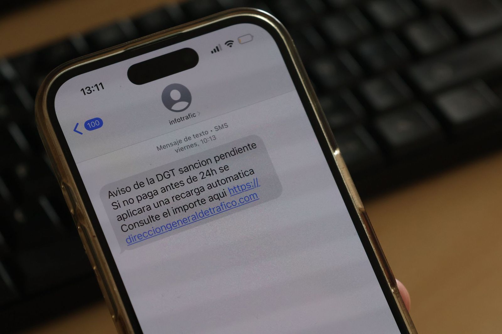 Imagen del mensaje recibido que suplanta a la DGT