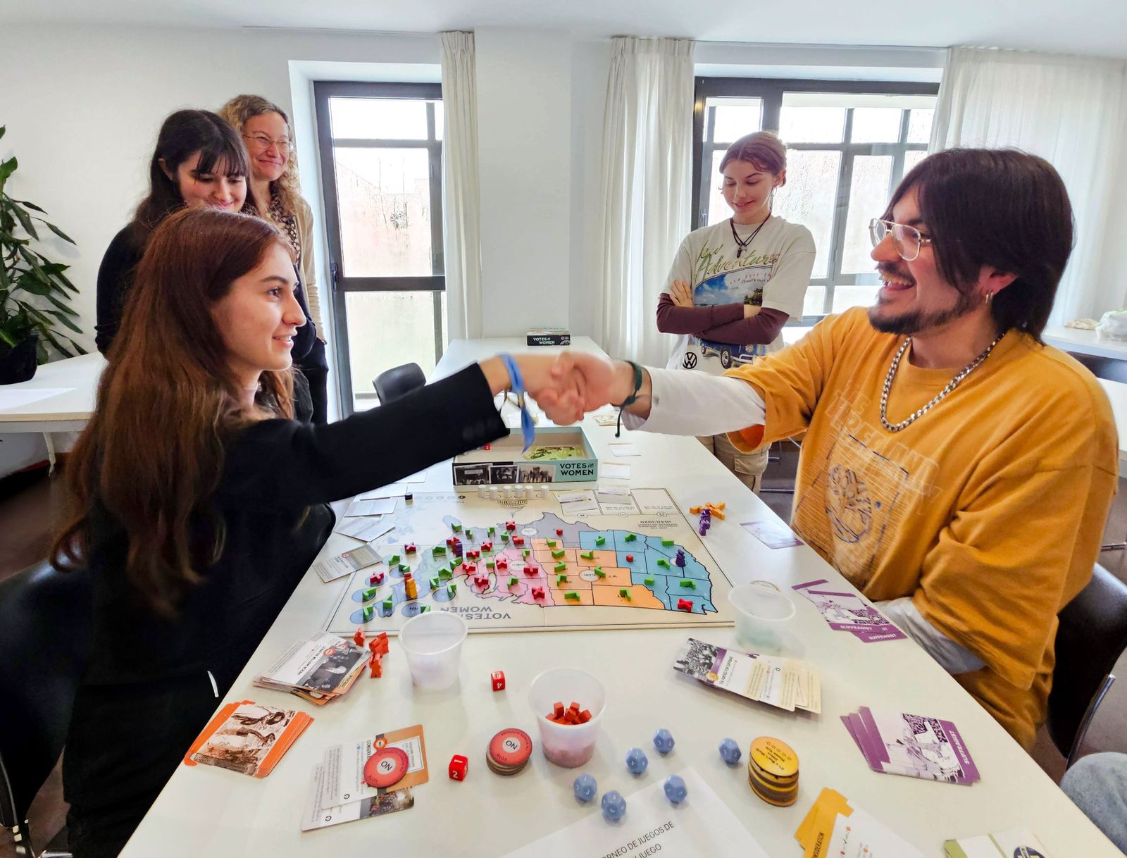 Estudiantes de grado y posgrado disputan el torneo ‘La política no es un juego’ impulsado por el área de Ciencia Política