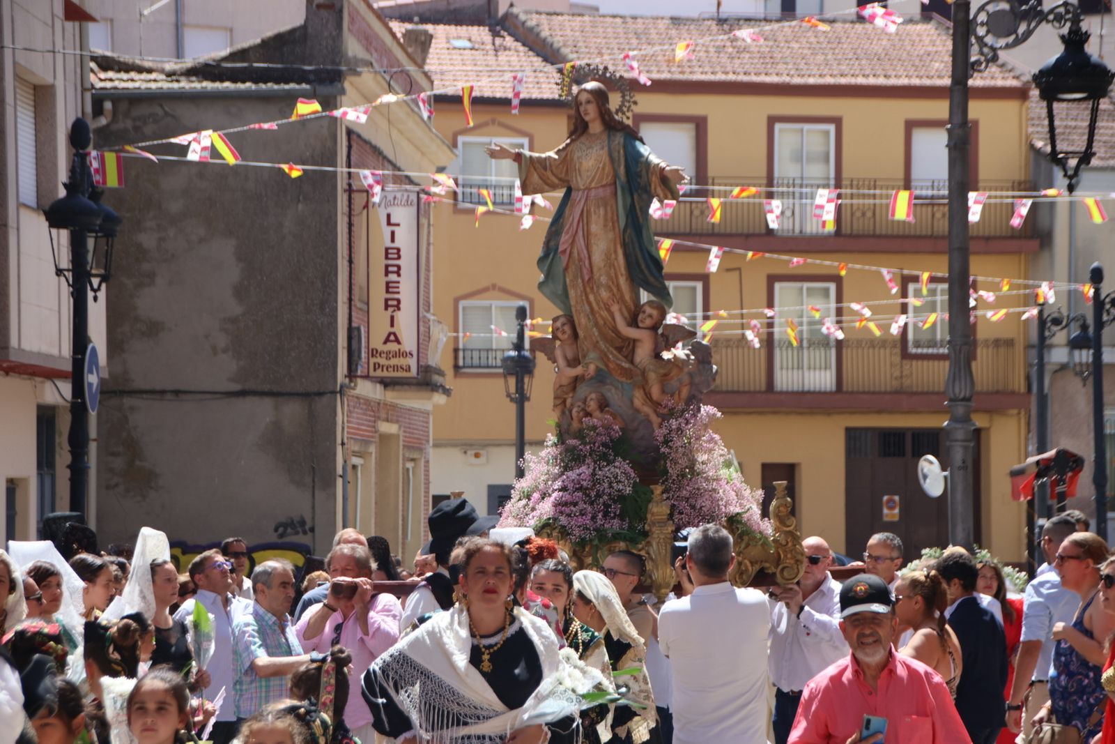 Procesión y ofrenda floral en honor de Nuestra Señora de la Asunción en Guijuelo