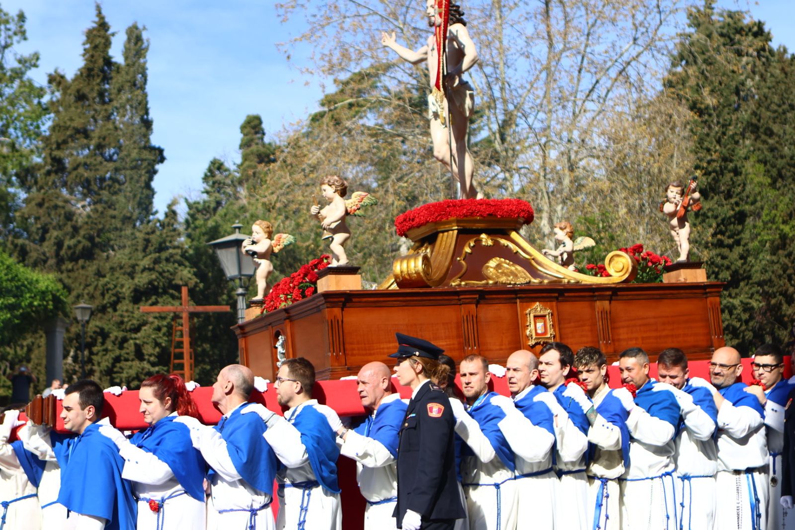 Procesión del encuentro de Nuestra Señora de la Alegría y Jesús Resucitado en el Domingo de Resurrección en Salamanca