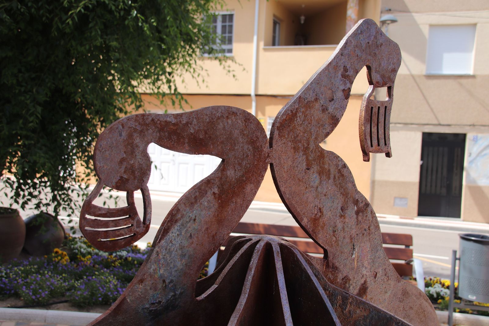El belén se instalará en la plaza del Covid, junto al monumento del coronavirus en Castellanos de Moriscos