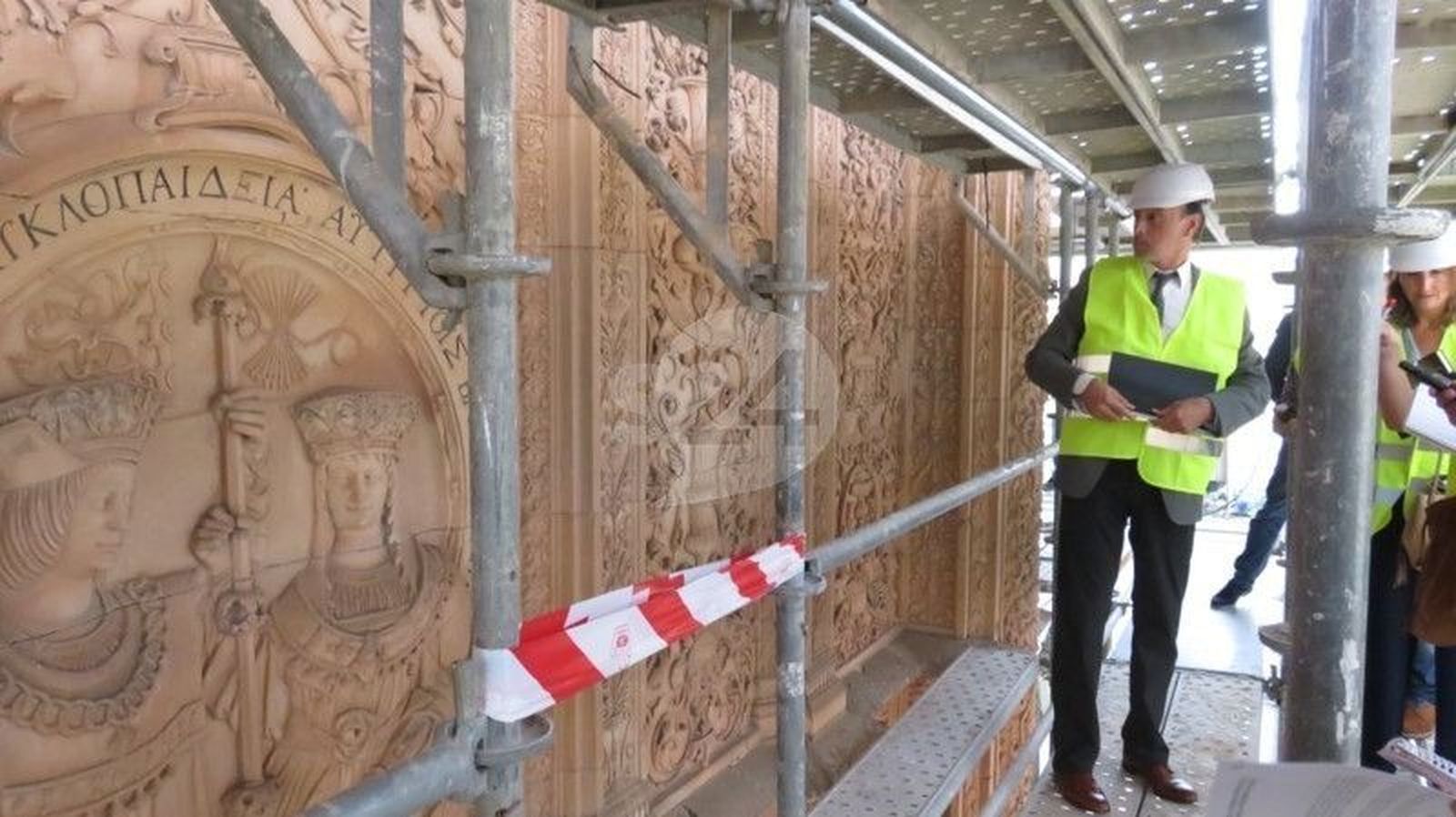 Las obras de restauración de la fachada de la Universidad se prolongarán hasta enero