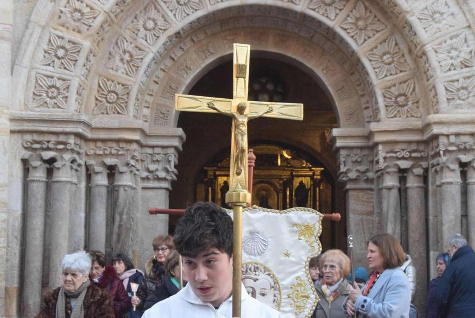 las-candelas-vuelven-a-unir-la-iglesia-de-san-juan-con-la-de-san-vicente-47