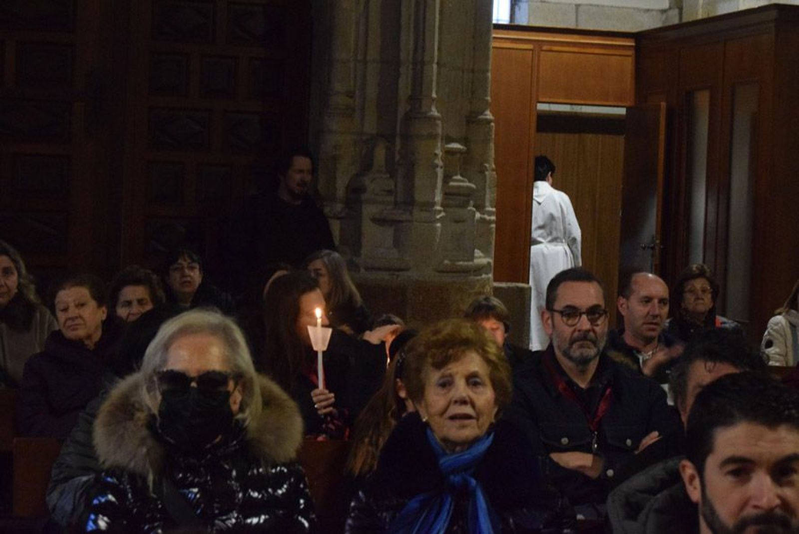 las-candelas-vuelven-a-unir-la-iglesia-de-san-juan-con-la-de-san-vicente-16