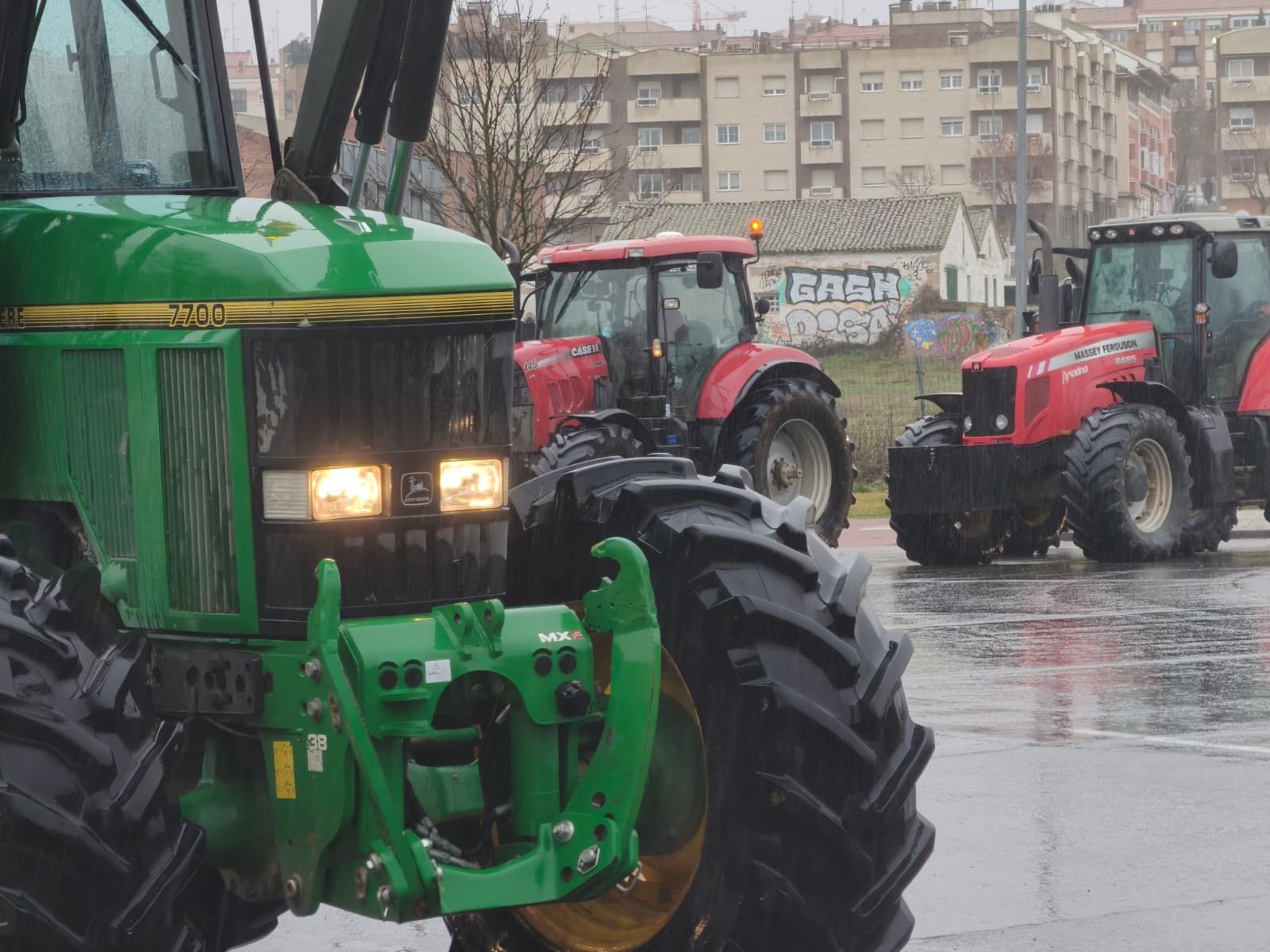En imágenes la marcha con tractores y vehículos de campo en Salamanca en protesta contra Mercosur