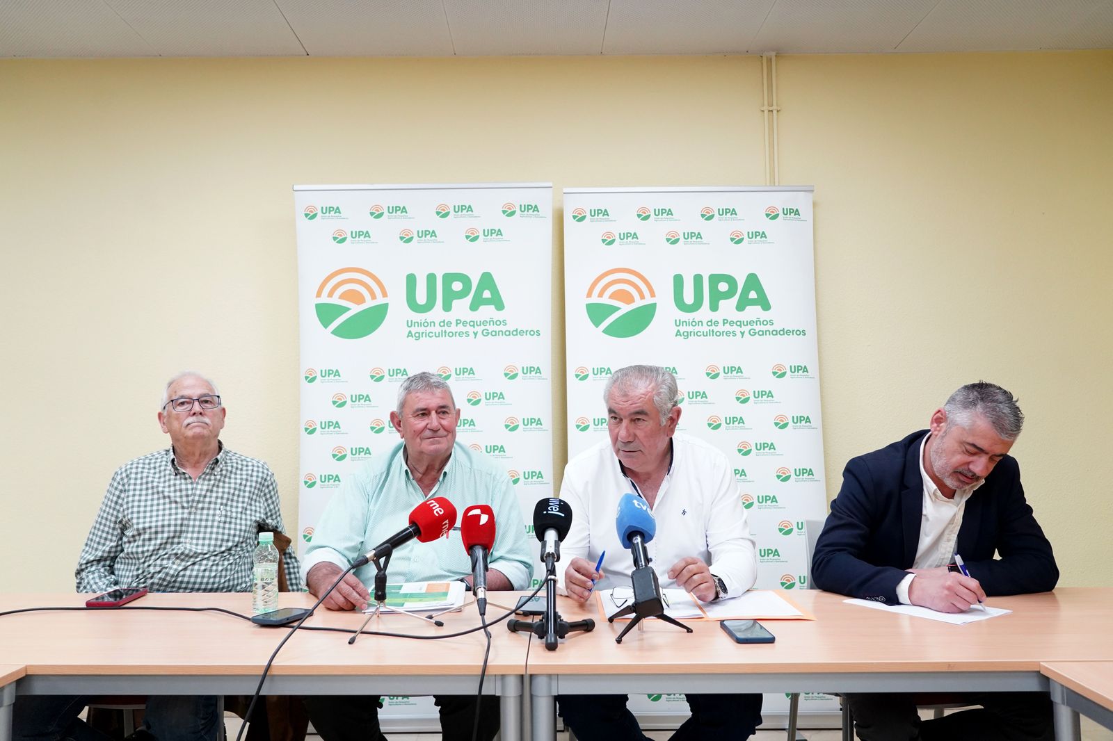 La UPA justifica su acuerdo con el Ministerio en la “responsabilidad” y asegura que su alianza con COAG “no está en riesgo”.