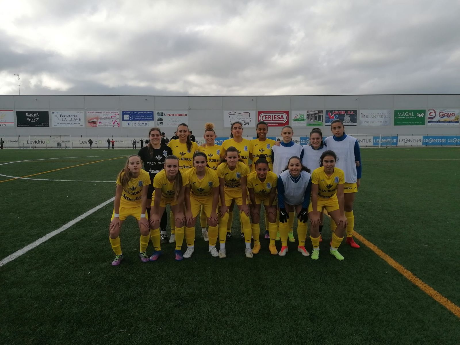 Las jugadoras de la Bovedana posan antes del encuentro Las jugadoras de la Bovedana posan antes del encuentro