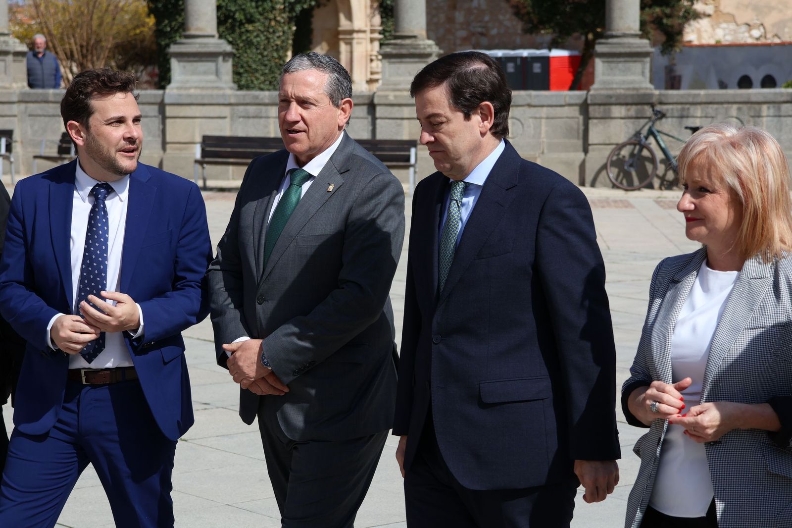 GALERÍA | La visita de Alfonso Fernández Mañueco a la Catedral de Zamora, en imágenes