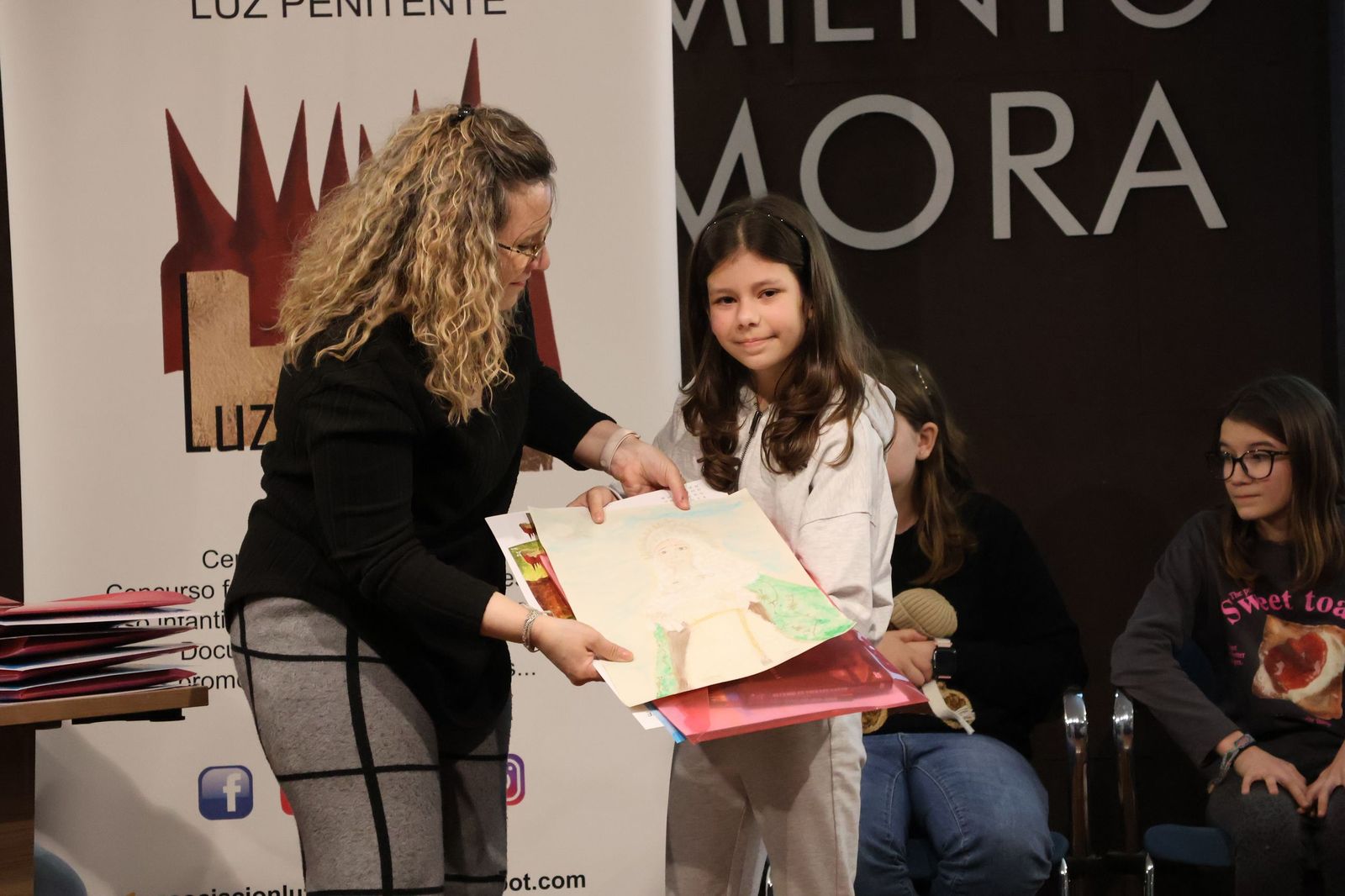 GALERÍA | La Asociación Luz Penitente reparte los premios del VIII Concurso de Dibujo Infantil