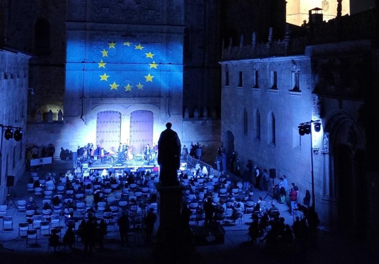 Salamanca ilumina Europa en un espectáculo cargado de luz y color
