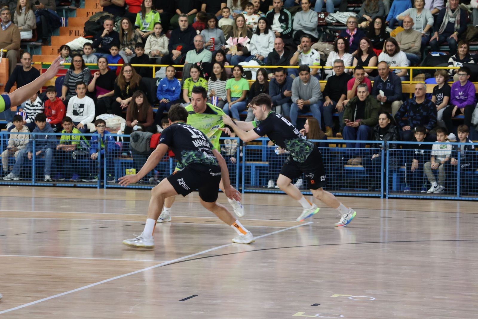 GALERÍA | Duelo de alturas entre el BM Zamora y el Torrelavega