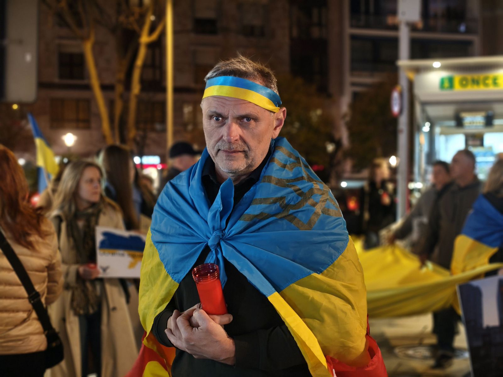 La Asociación de Ucranianos de Salamanca recorre la calles de la capital