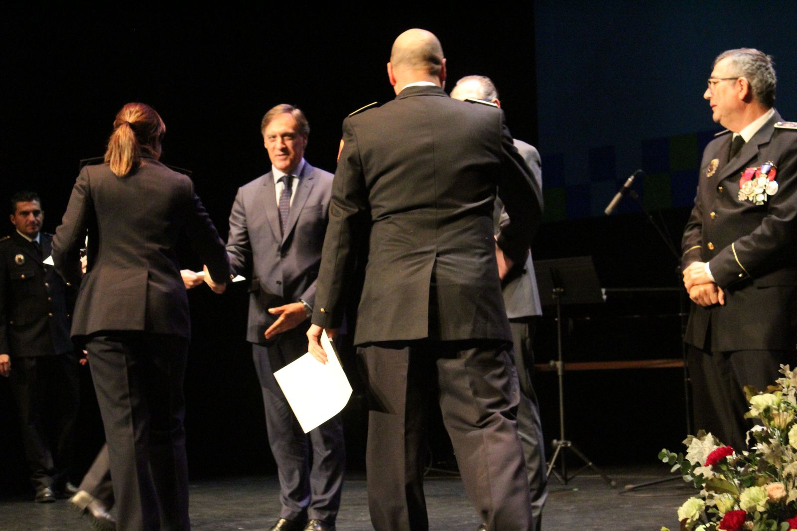 entrega-de-medallas-de-reconocimiento-a-la-policia-local-29