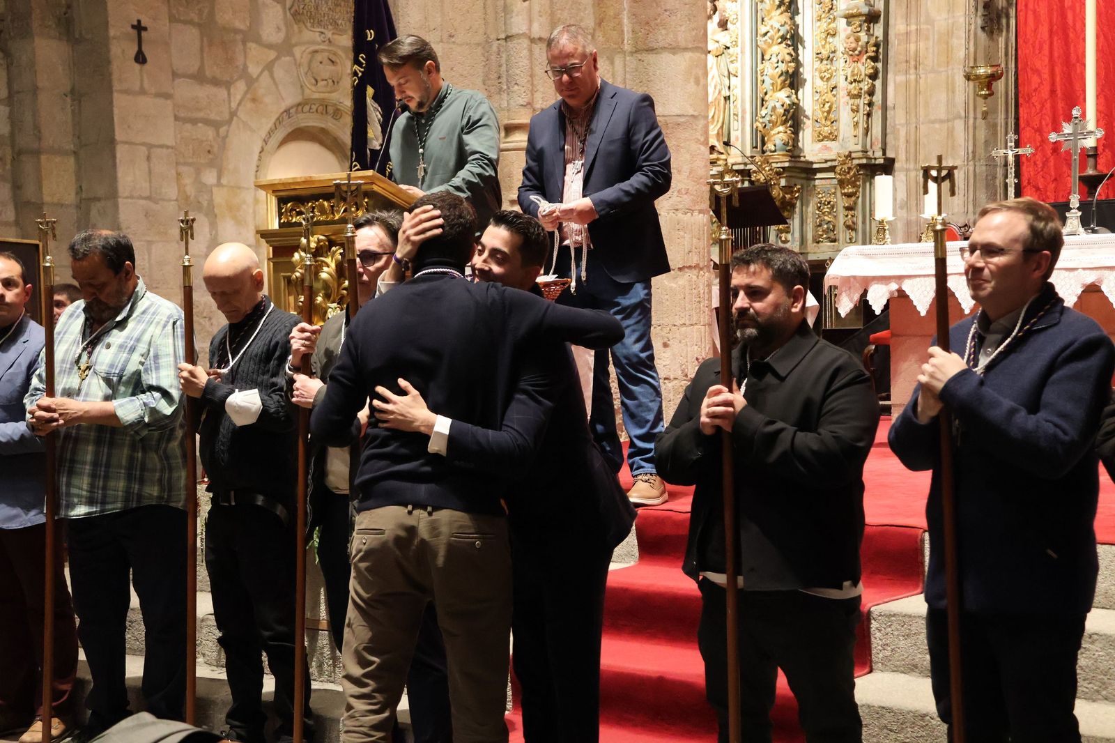 GALERÍA | Entrada de nuevos hermanos a la Cofradía de la Vera Cruz