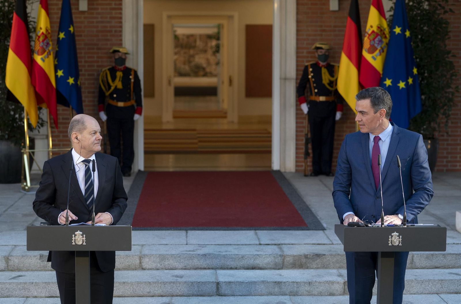 Sánchez contesta a Almeida que si Djokovic quiere jugar en Madrid tiene que cumplir las normas