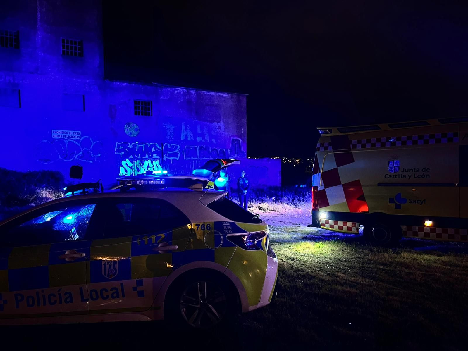 Rescate a un hombre en un pozo en una nave del barrio de Tejares