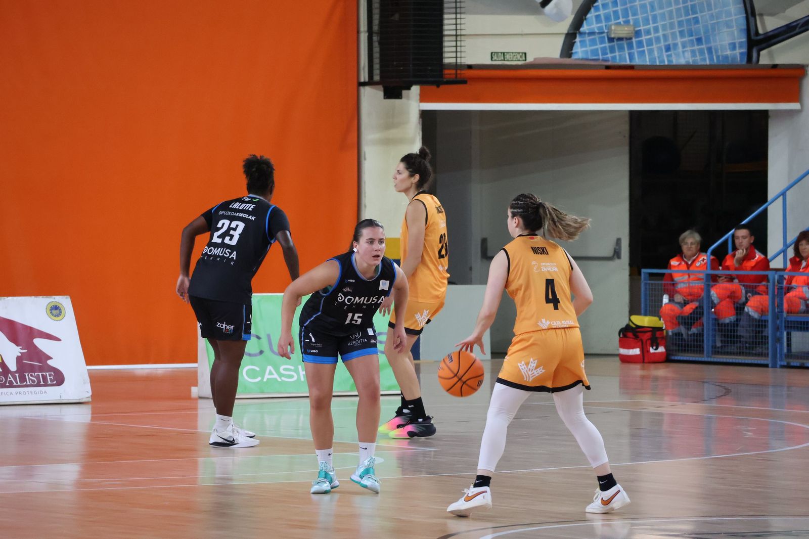 GALERÍA | Encuentro muy ajustado entre el Zamarat y el Domusa Teknik