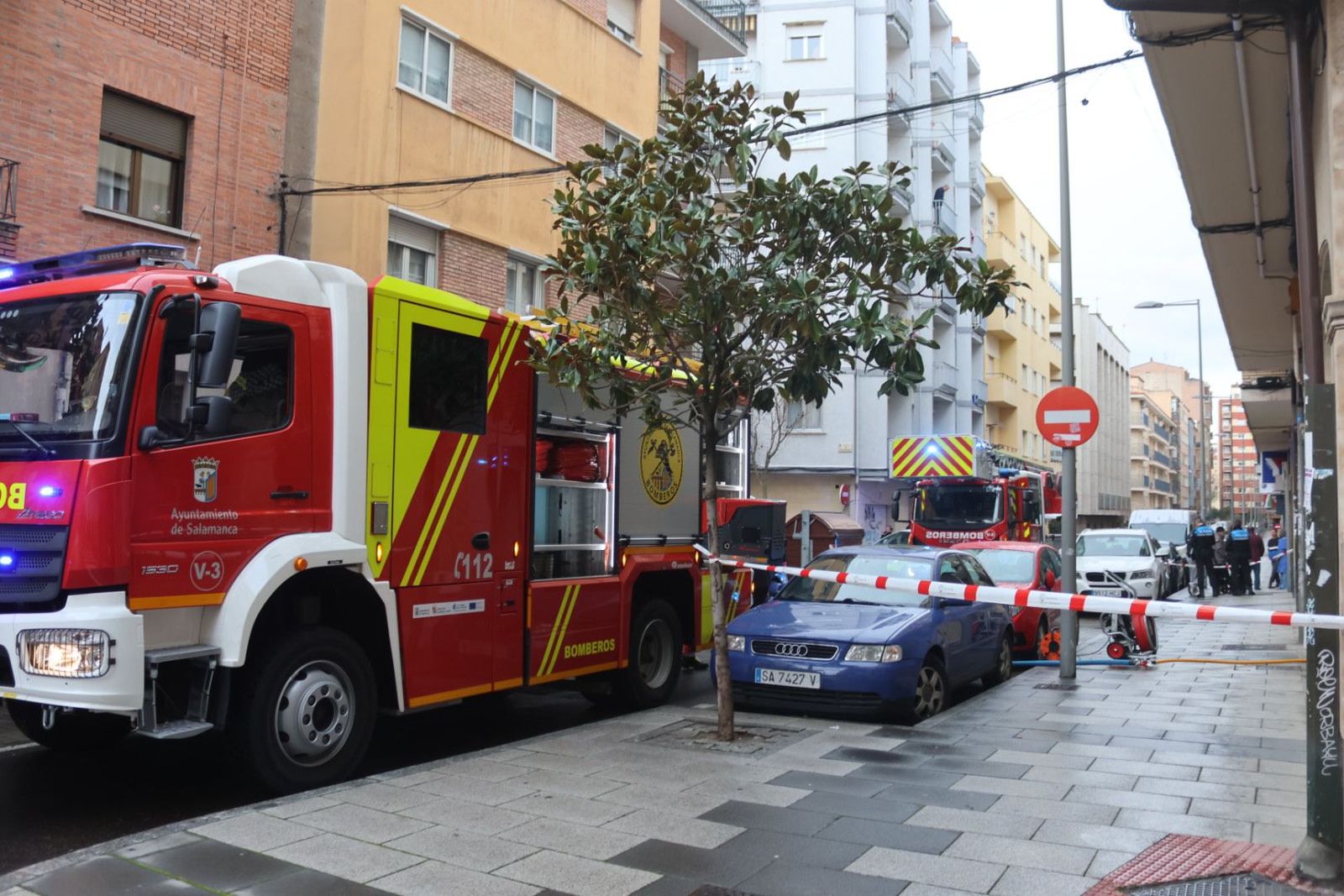 El incendio de un patinete eléctrico provoca el desalojo de un edificio en la calle Bolívar