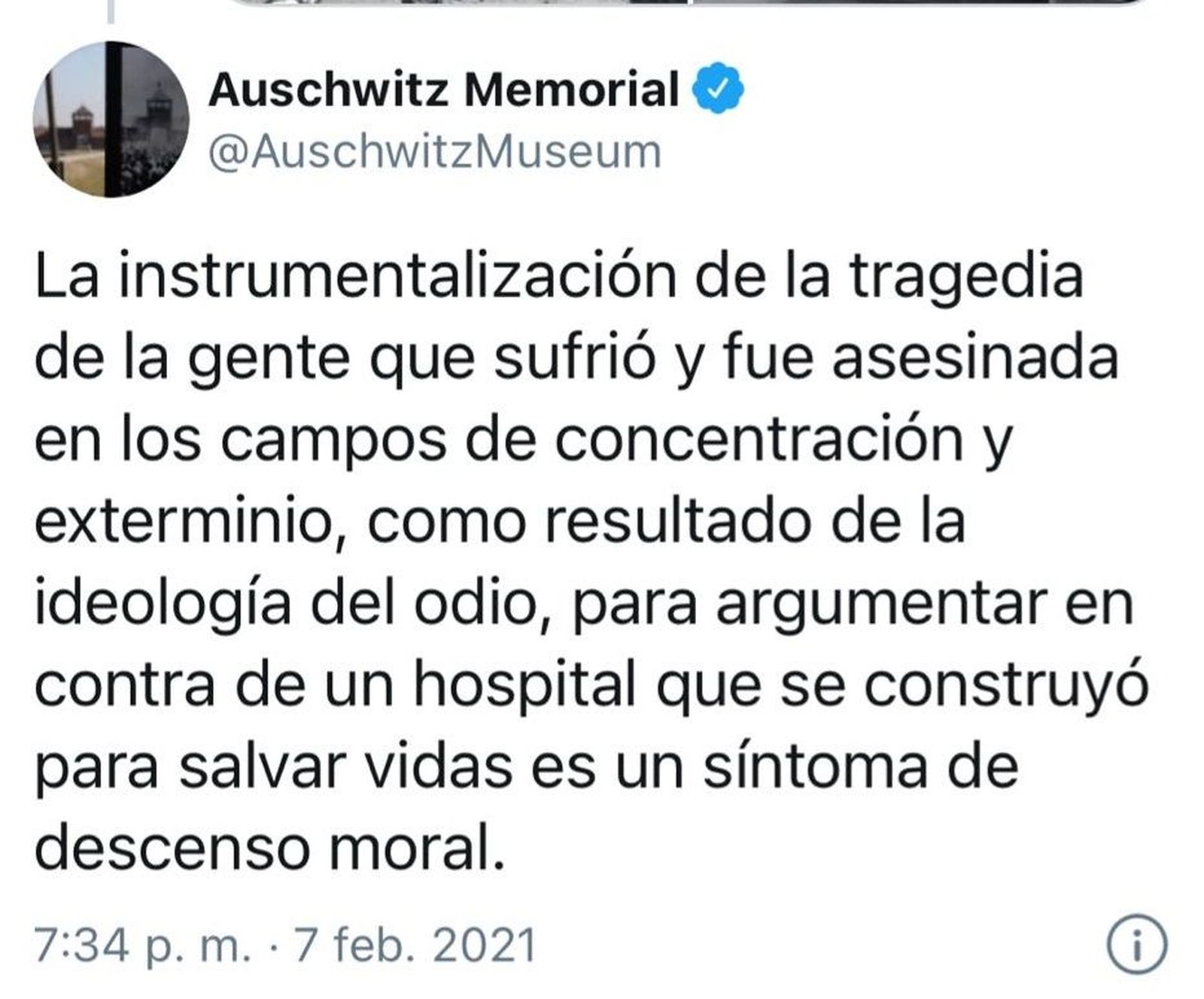 Tweet del Memorial de Auschwitz respondiendo