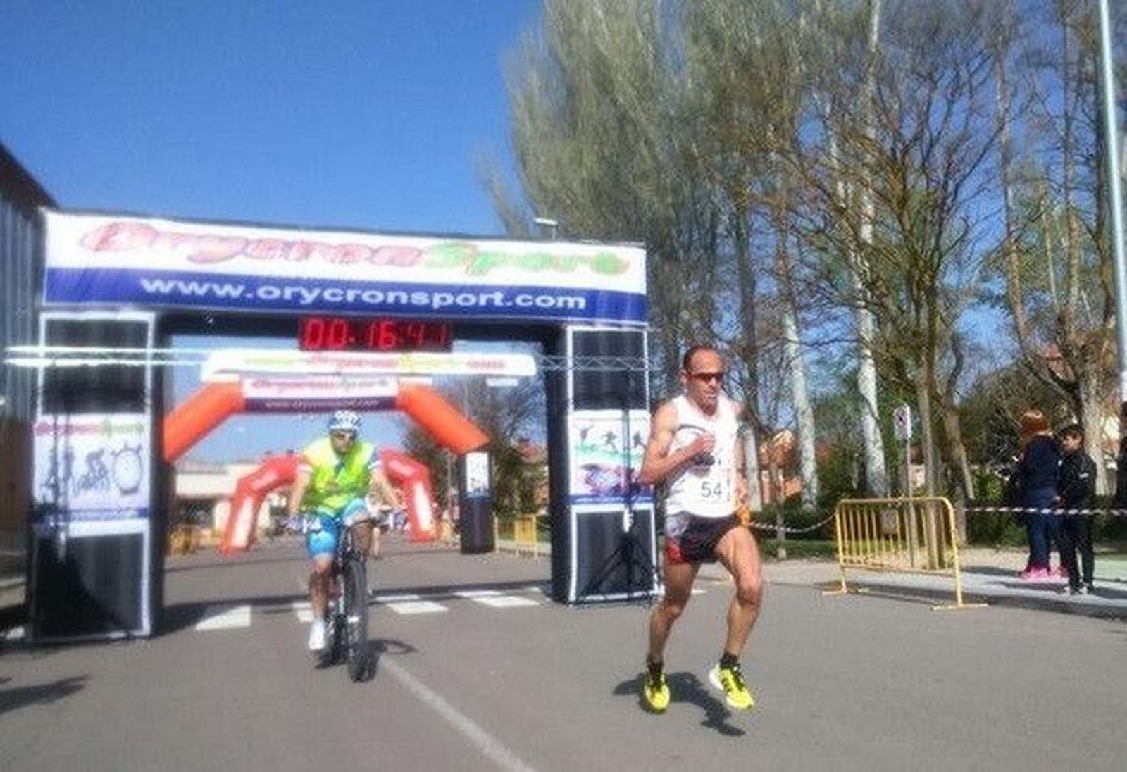 Enrique Merchán y Pilar García se llevan la Carrera del Hornazo Ciudad de Peñaranda