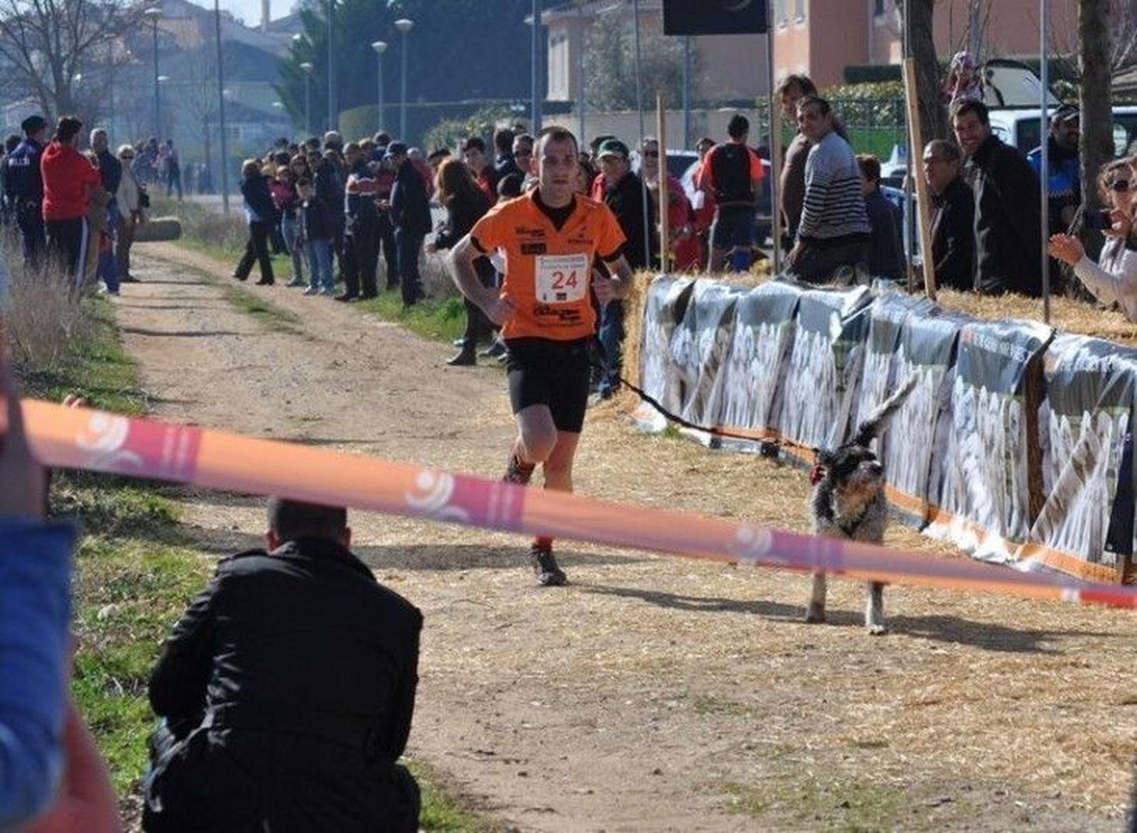 Raúl Abad y Bimbo ganan el Canicross de Santa Marta