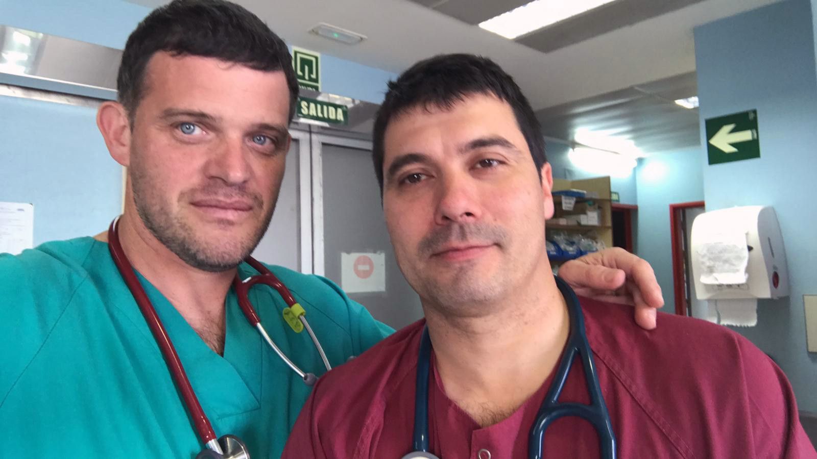 Los dos mu00e9dicos del Clu00ednico