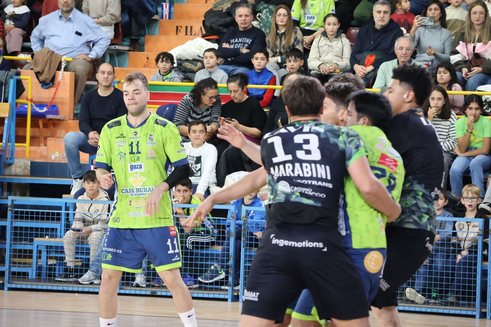 GALERÍA | Duelo de alturas entre el BM Zamora y el Torrelavega