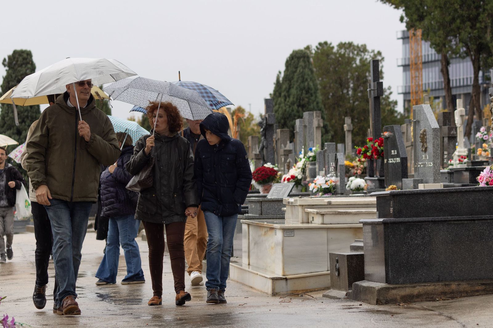 Lluviosa mañana de todos los santos en el Cementerio San Carlos Borromeo de Salamanca