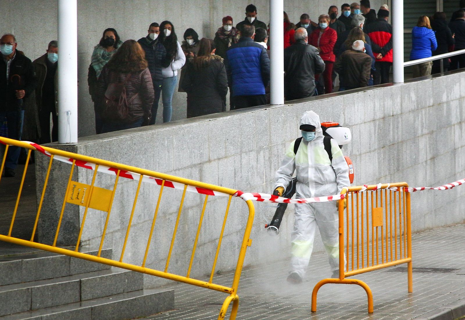 Colas este martes, 26 de enero, para la realización del cribado masivo en Ciudad Rodrigo. | FOTO: ICAL