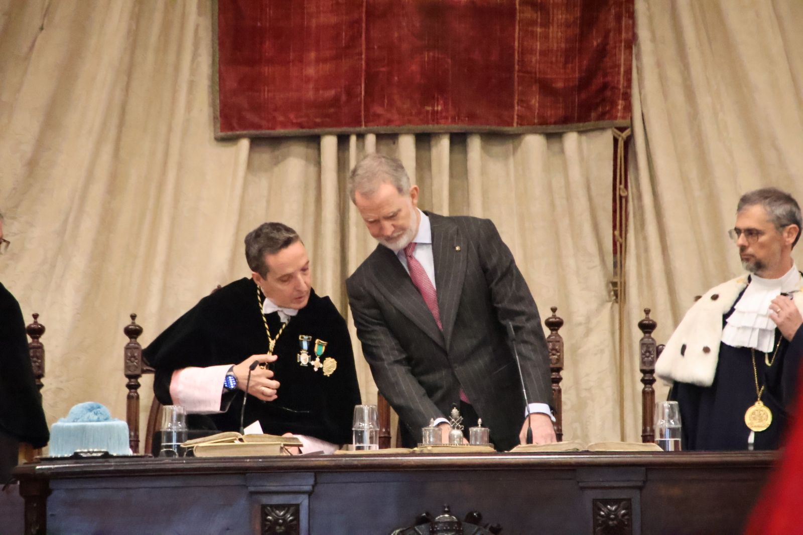 Llegada de S.M el Rey Felipe VI al paraninfo de la Universidad de Salamanca e Investidura de Sergio Mattarella como doctor ‘honoris causa’ de la USAL
