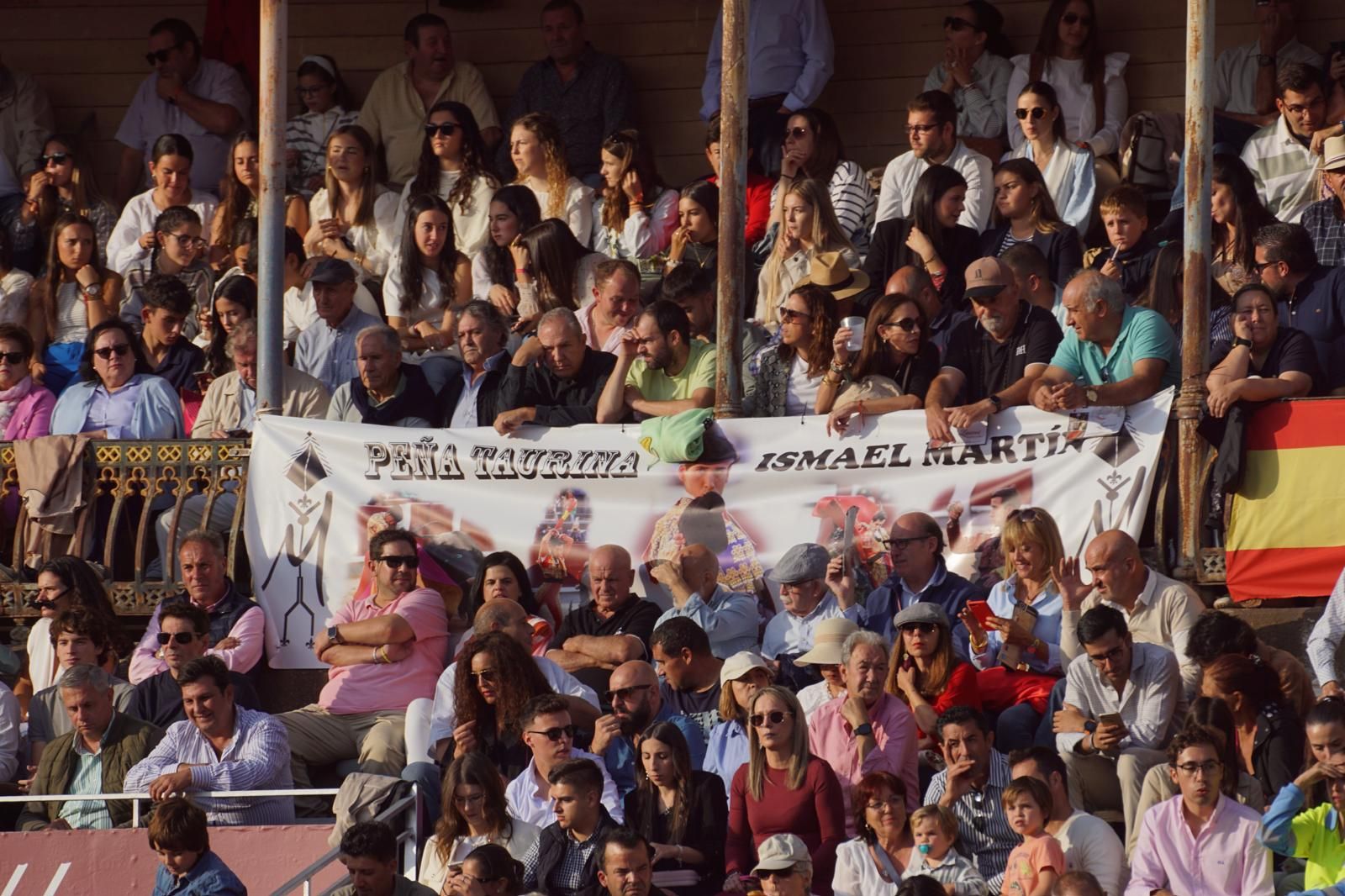 resumen-fotografico-del-ambiente-en-los-tendidos-de-la-glorieta-durante-la-corrida-concurso-22-de-septiembre-fotos-juanes-1