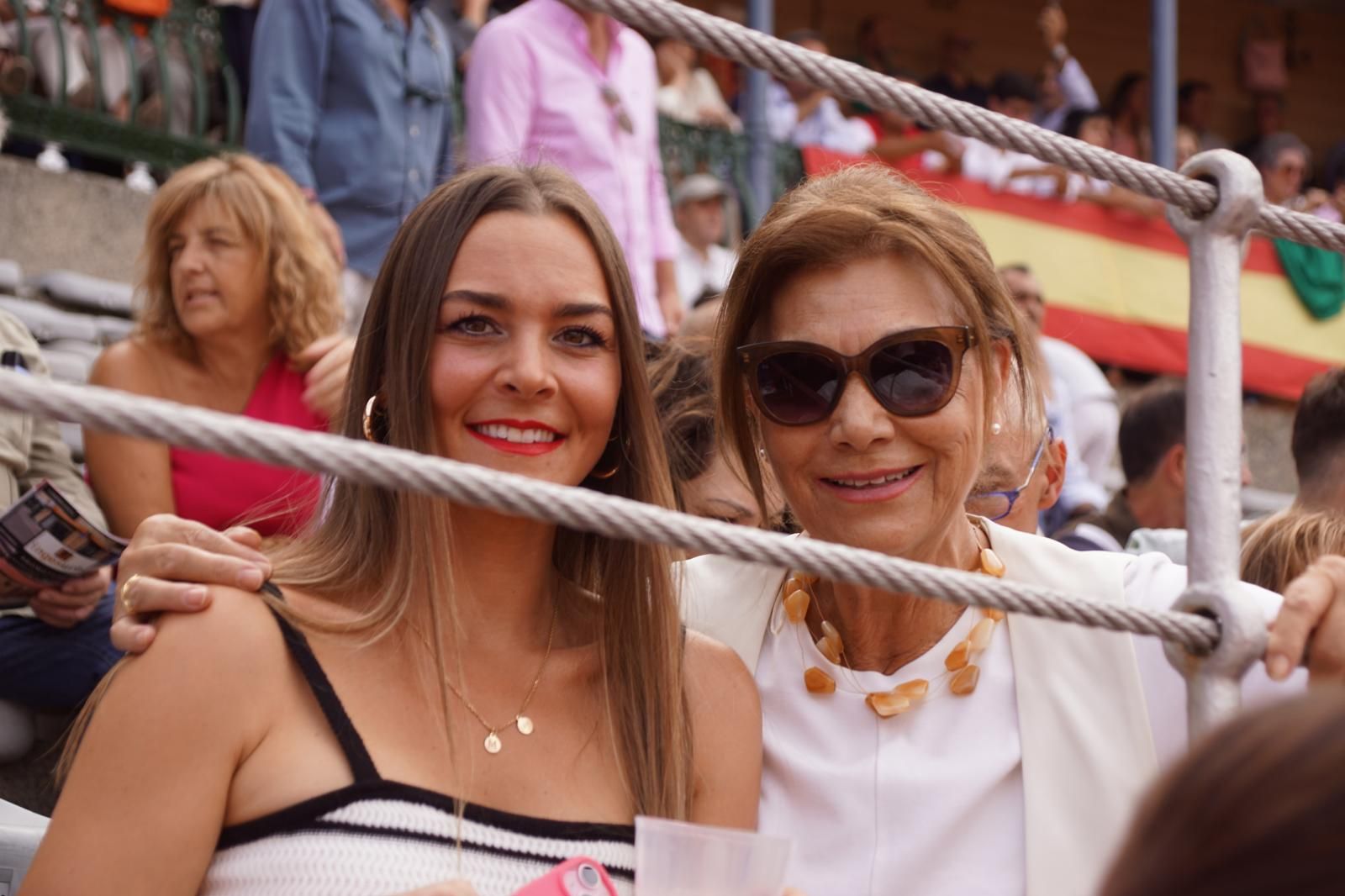 Expectación por ver los caballos de rejoneo en La Glorieta: imágenes del ambiente en los tendidos y en el patio de cuadrillas