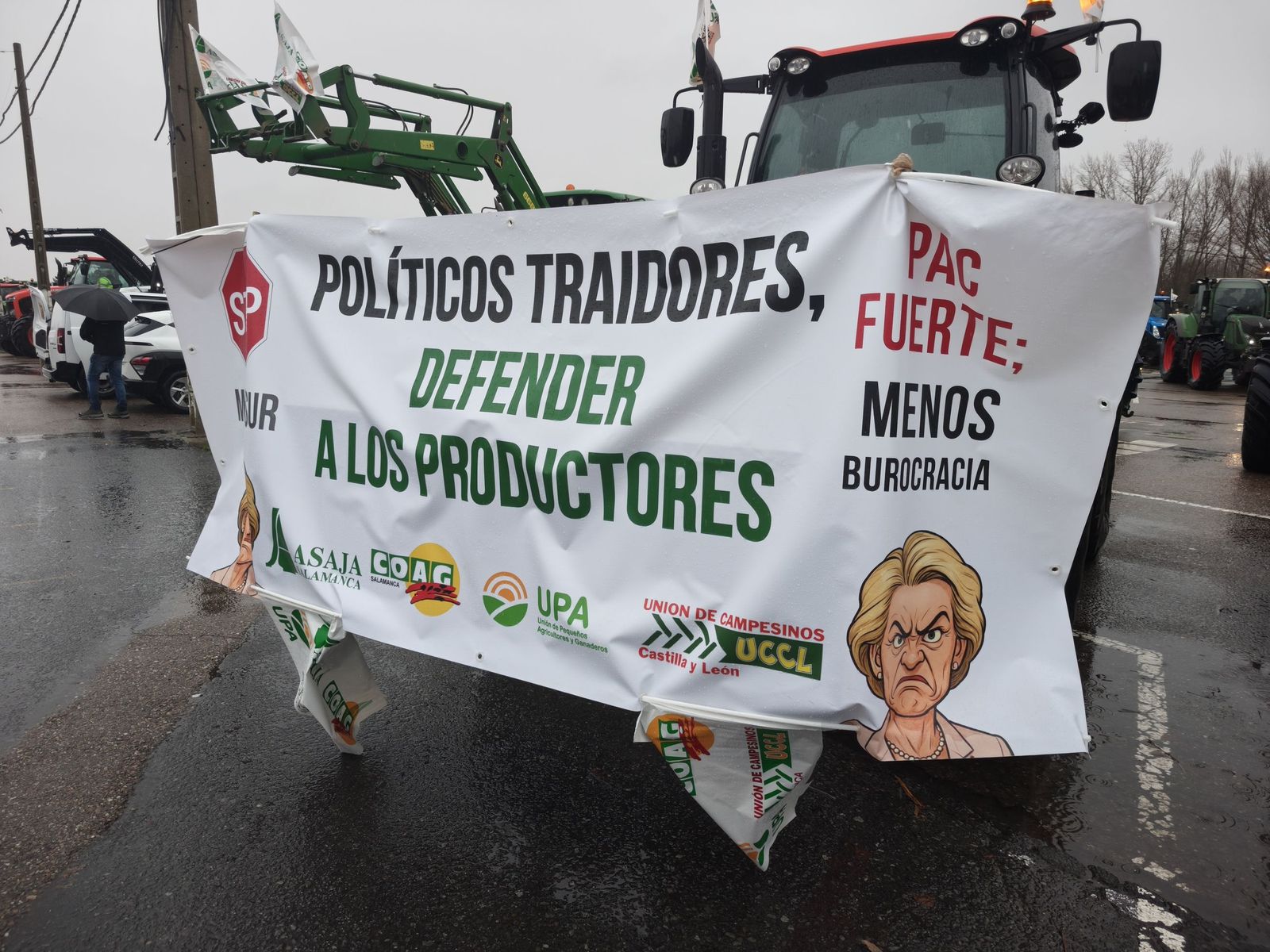 En imágenes la marcha con tractores y vehículos de campo en Salamanca en protesta contra Mercosur