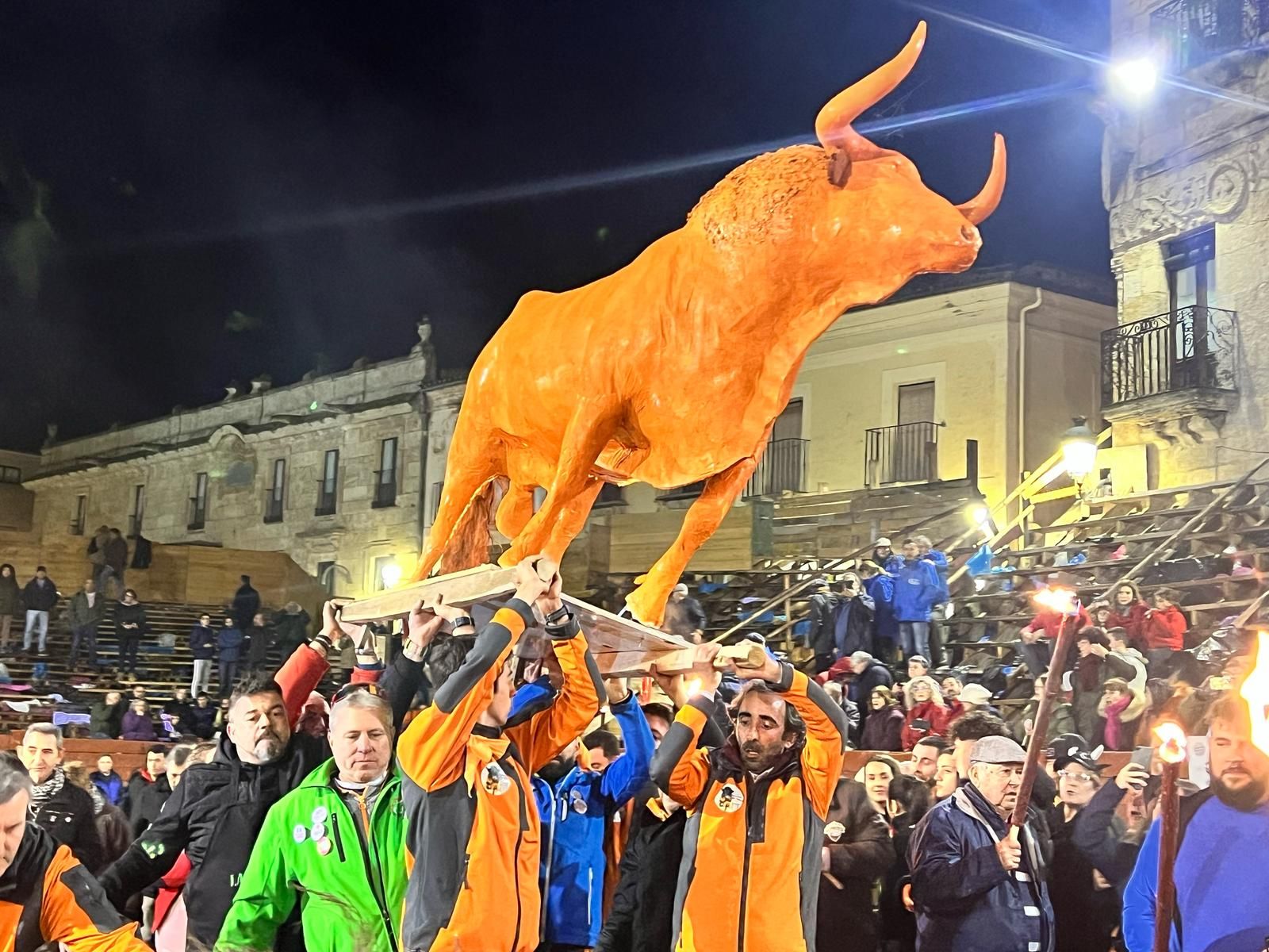 quema-del-toro-de-cenizos-carnaval-del-toro-ciudad-rodrigo-2025-23