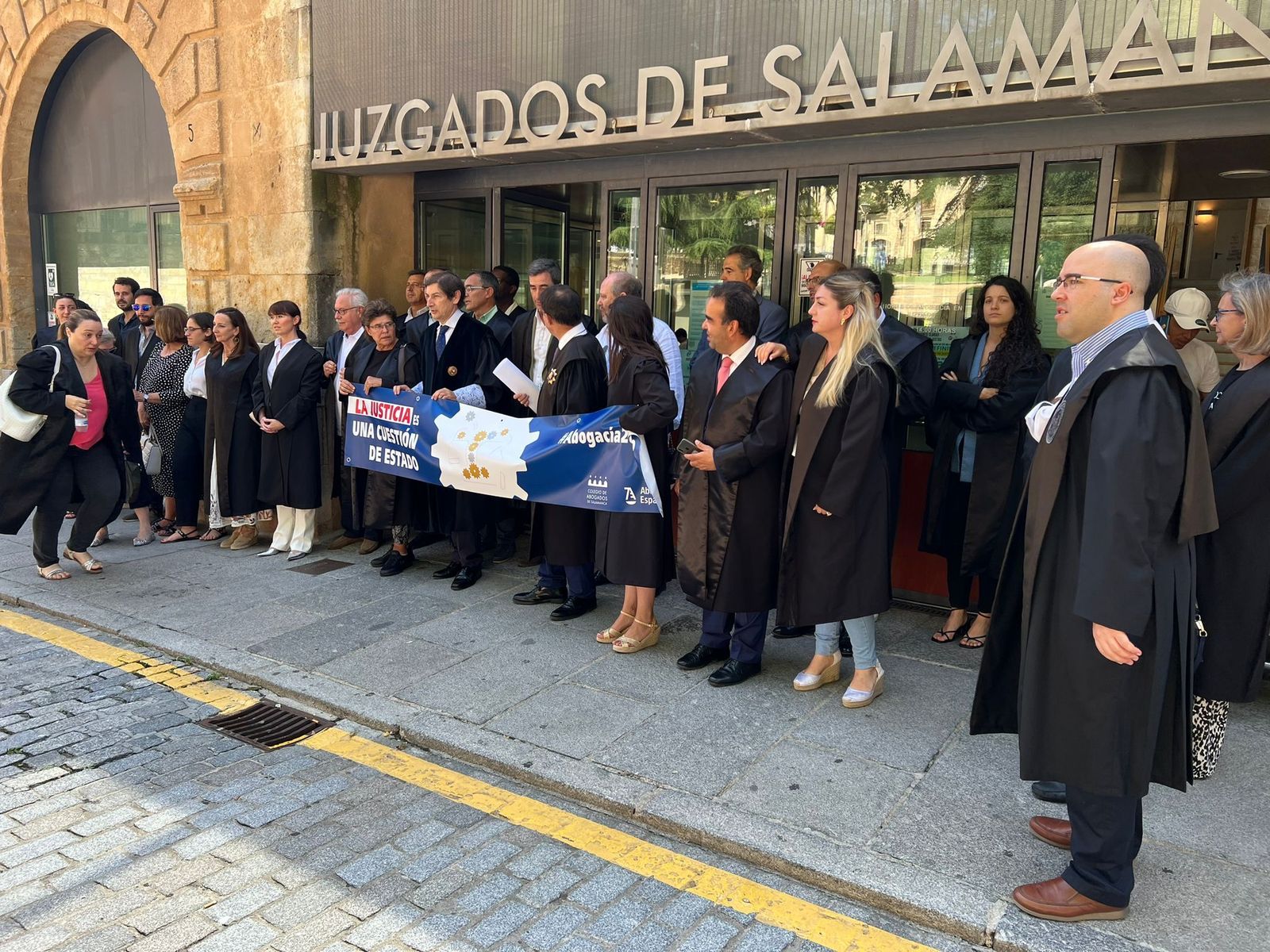Abogados salmantinos e una concentración ante los juzgados para que se reactive la Justicia tras meses de huelgas | foto de archivo