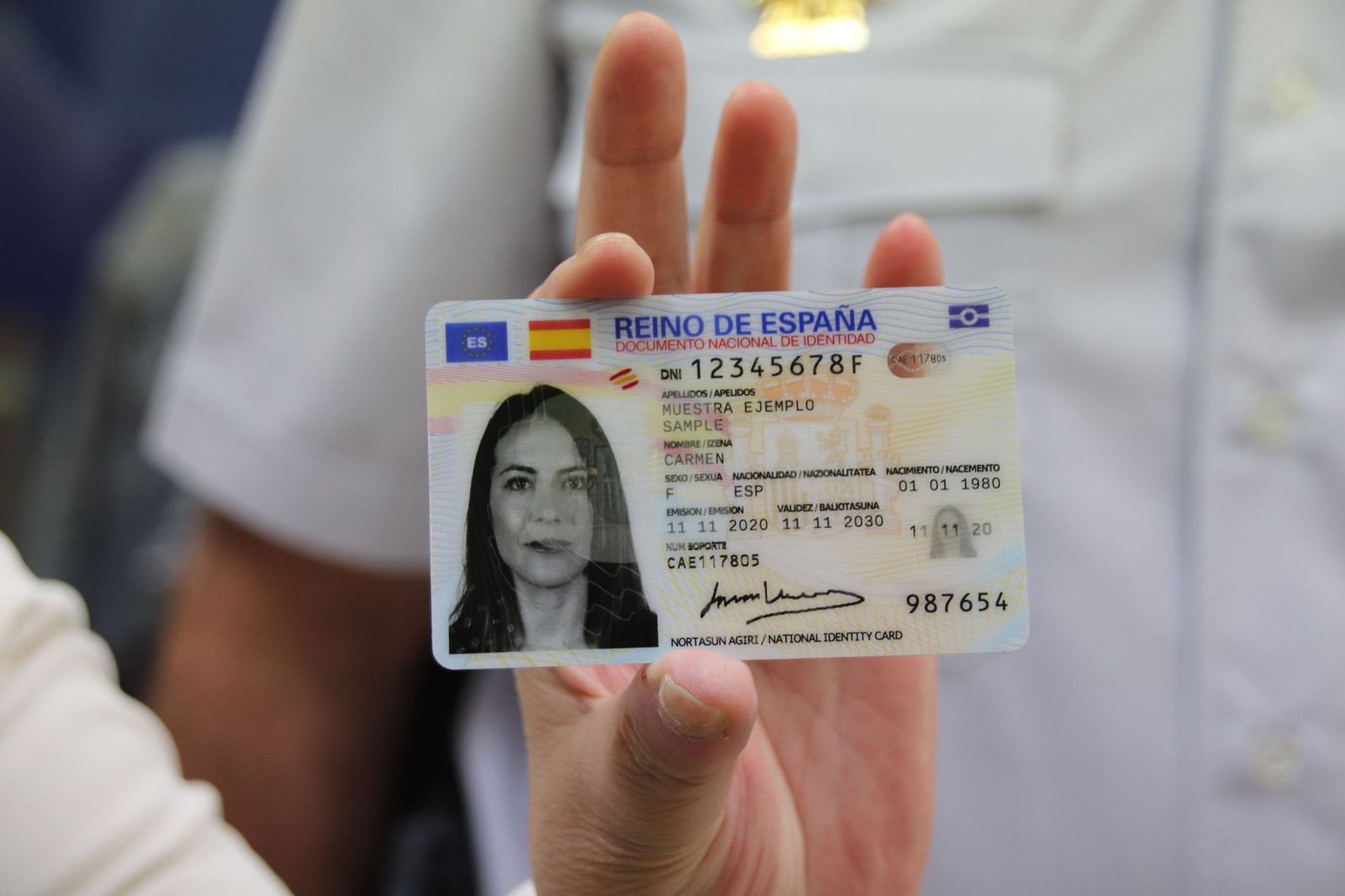 Presentación del DNI 4.0 en la Comisaría de Salamanca