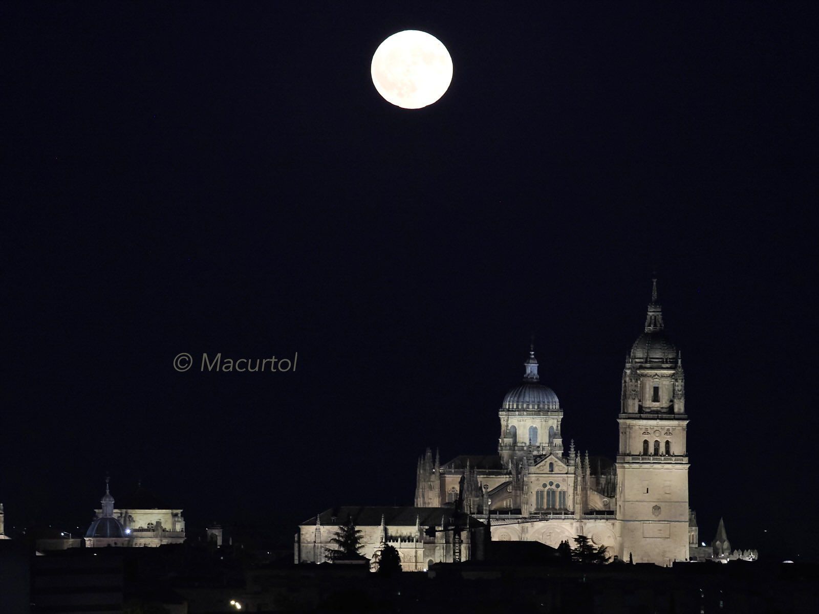 Superluna Azul en Salamanca. Foto: Macurtol