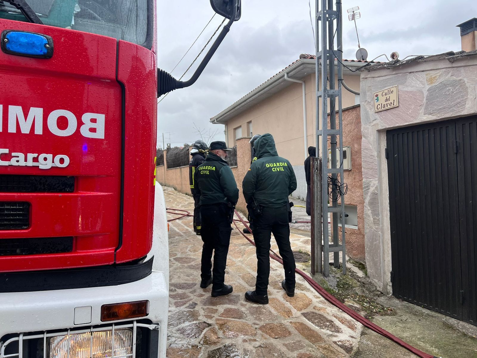 Guardia Civil y Bomberos en Juzbado