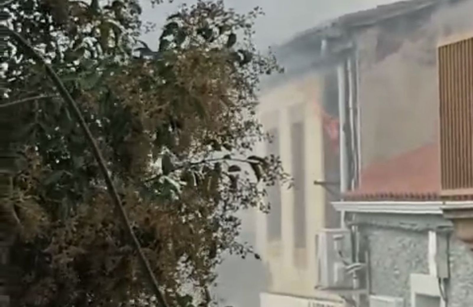 Incendio en una vivienda abandonada de Pizarrales. ARCHIVO