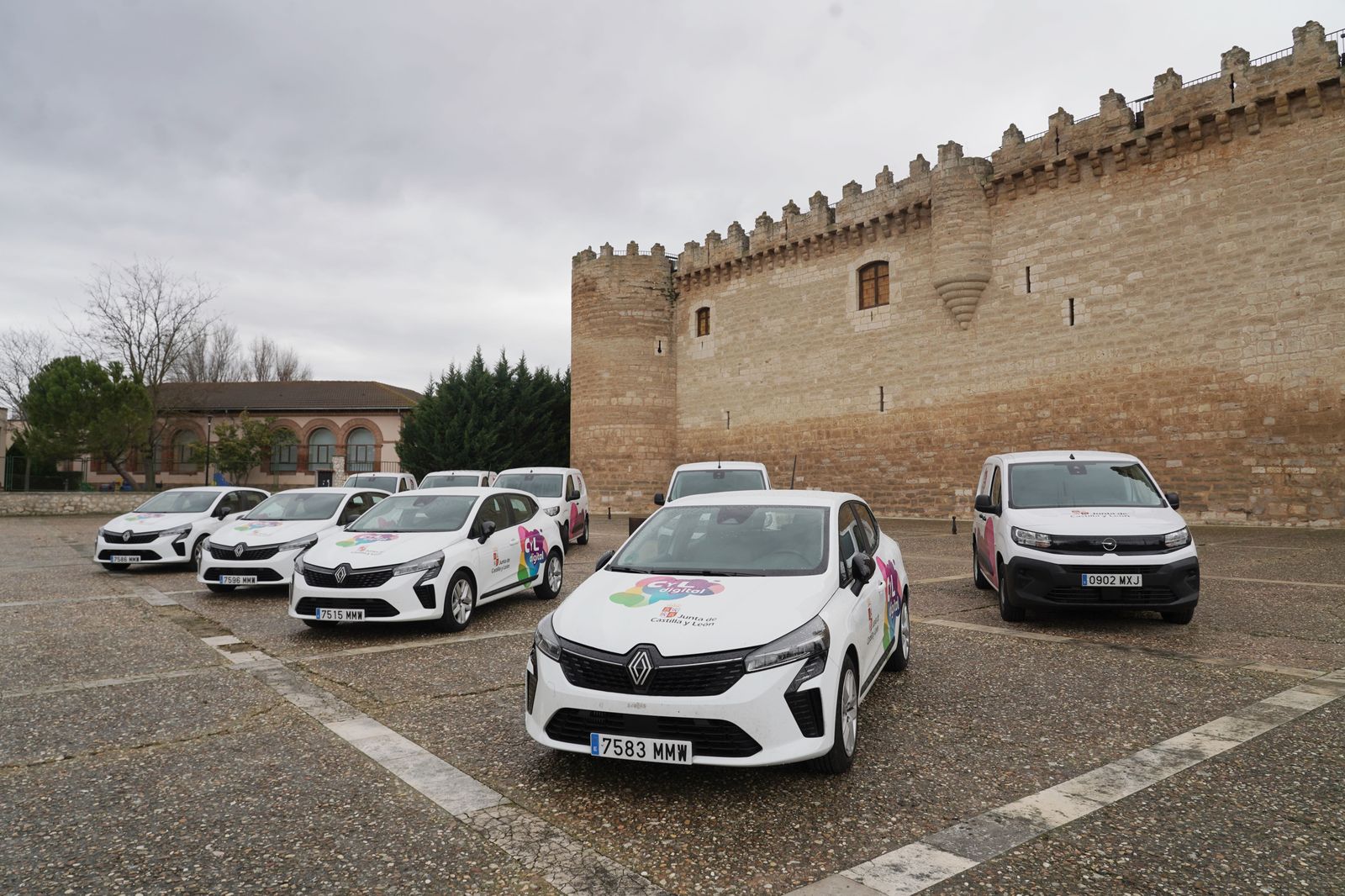 Automóviles para formar en competencias digitales a habitantes del medio rural sin acceso a ordenadores | Foto: Agencia ICAL