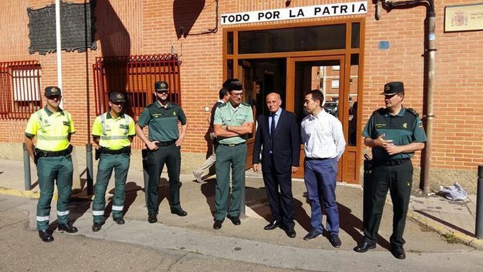 García Bermejo abre la posibilidad a una remodelación del cuartel de la Guardia Civil en Benavente