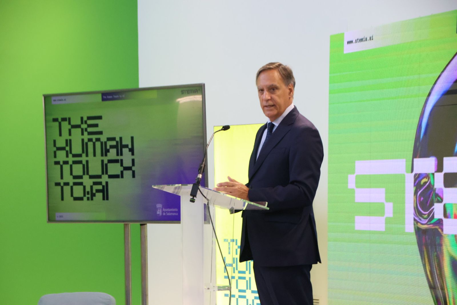 El alcalde de Salamanca, Carlos García Carbayo, y el CEO de Stemia, Juan Manuel Barrionuevo, presentan el inicio de la actividad de esta empresa en Salamanca