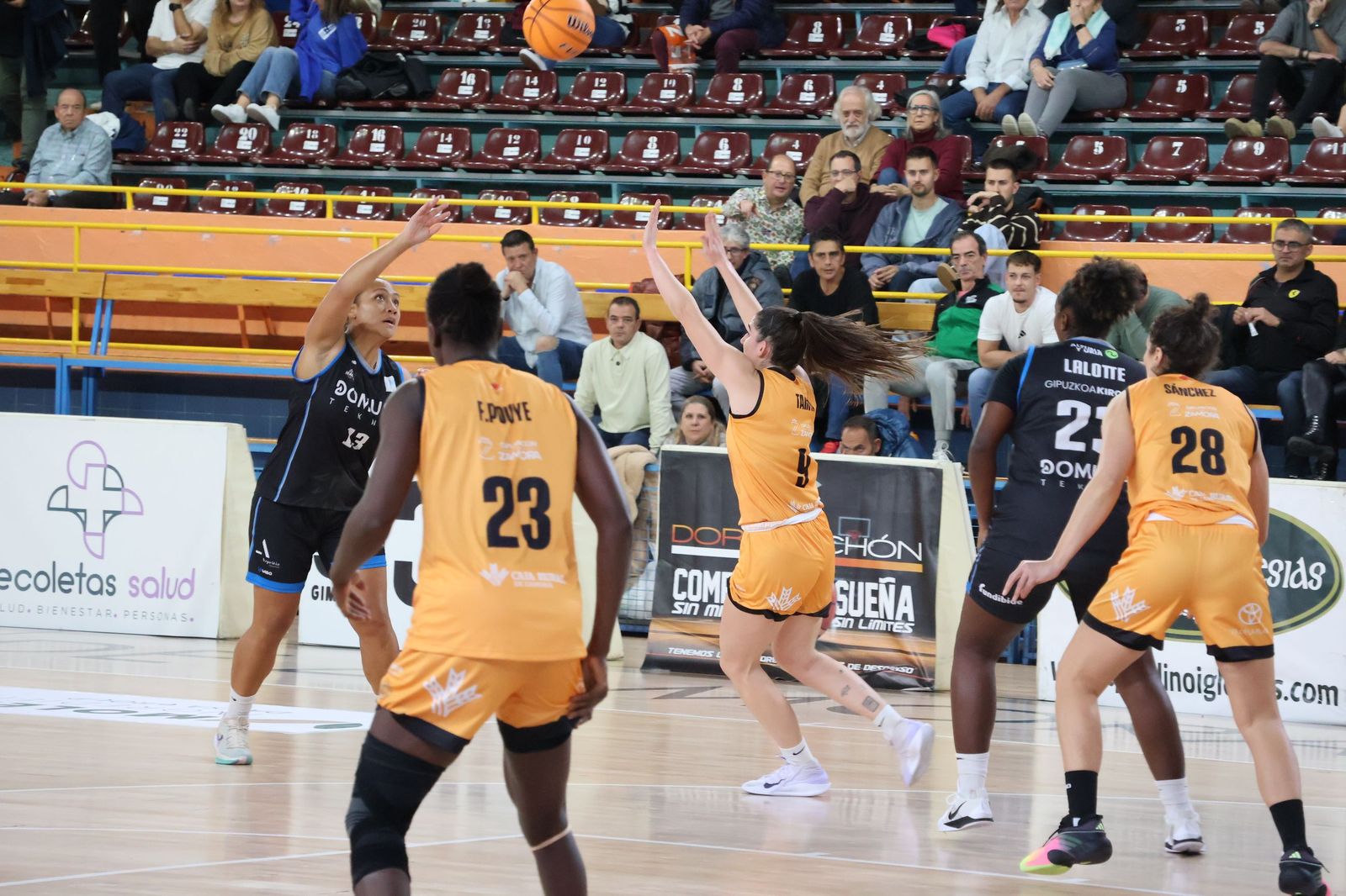 GALERÍA | Encuentro muy ajustado entre el Zamarat y el Domusa Teknik